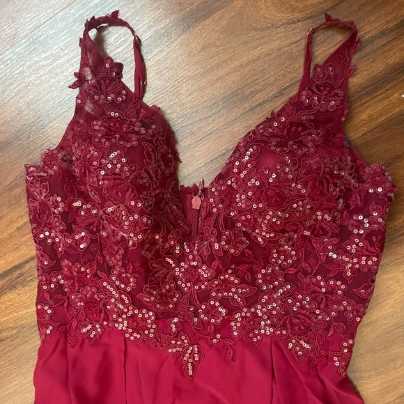 Wine red prom dress with leg slit. Size US12, great condition, only wore once - Picture 5 of 6